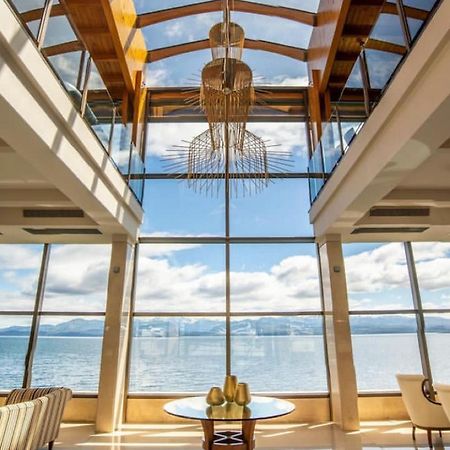 Alma Del Lago Suites & Spa Bariloche Buitenkant foto The interior of the hotel