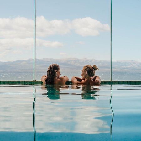 Alma Del Lago Suites & Spa Bariloche Buitenkant foto Infinity pool