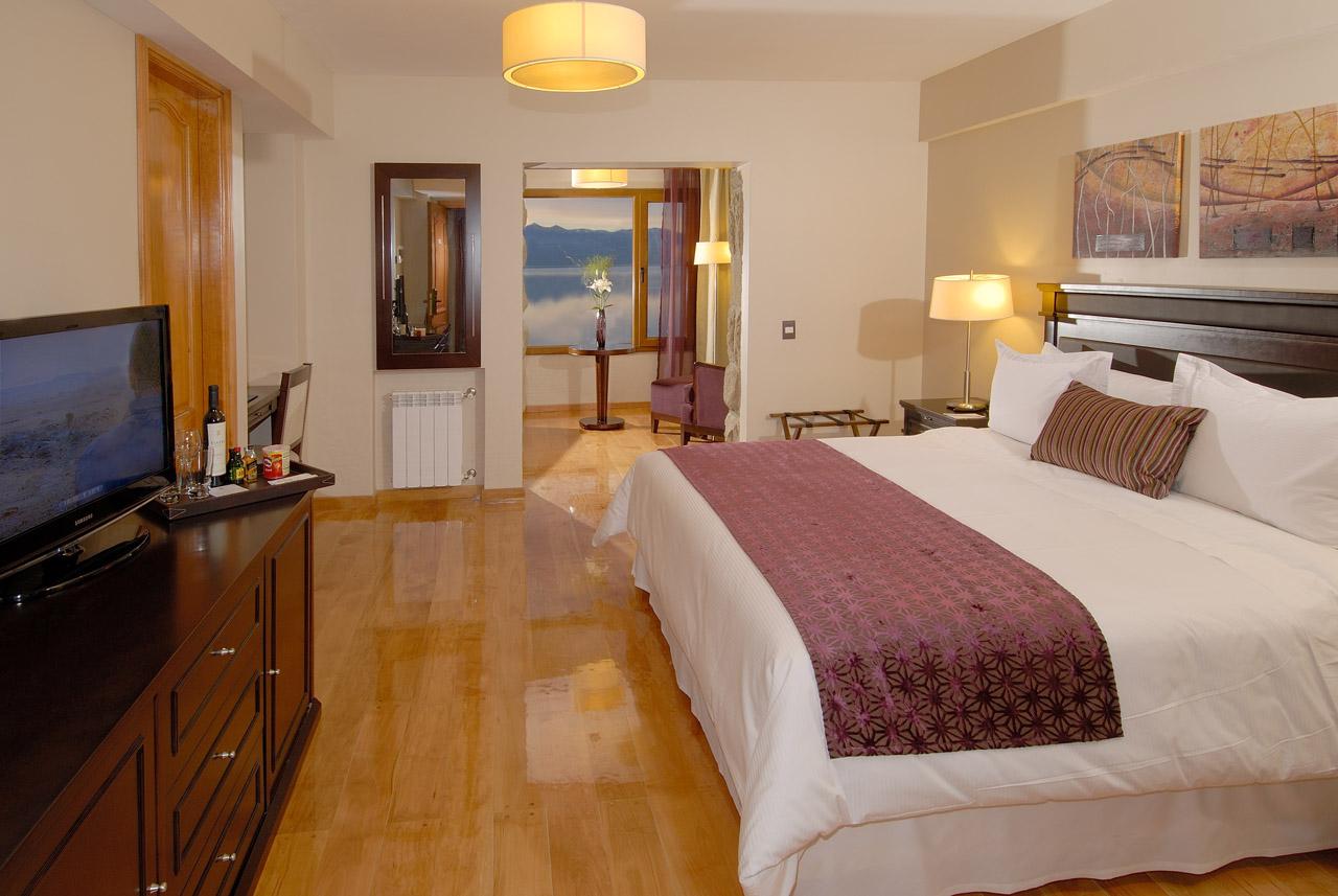 Alma Del Lago Suites & Spa Bariloche Buitenkant foto A room at the hotel