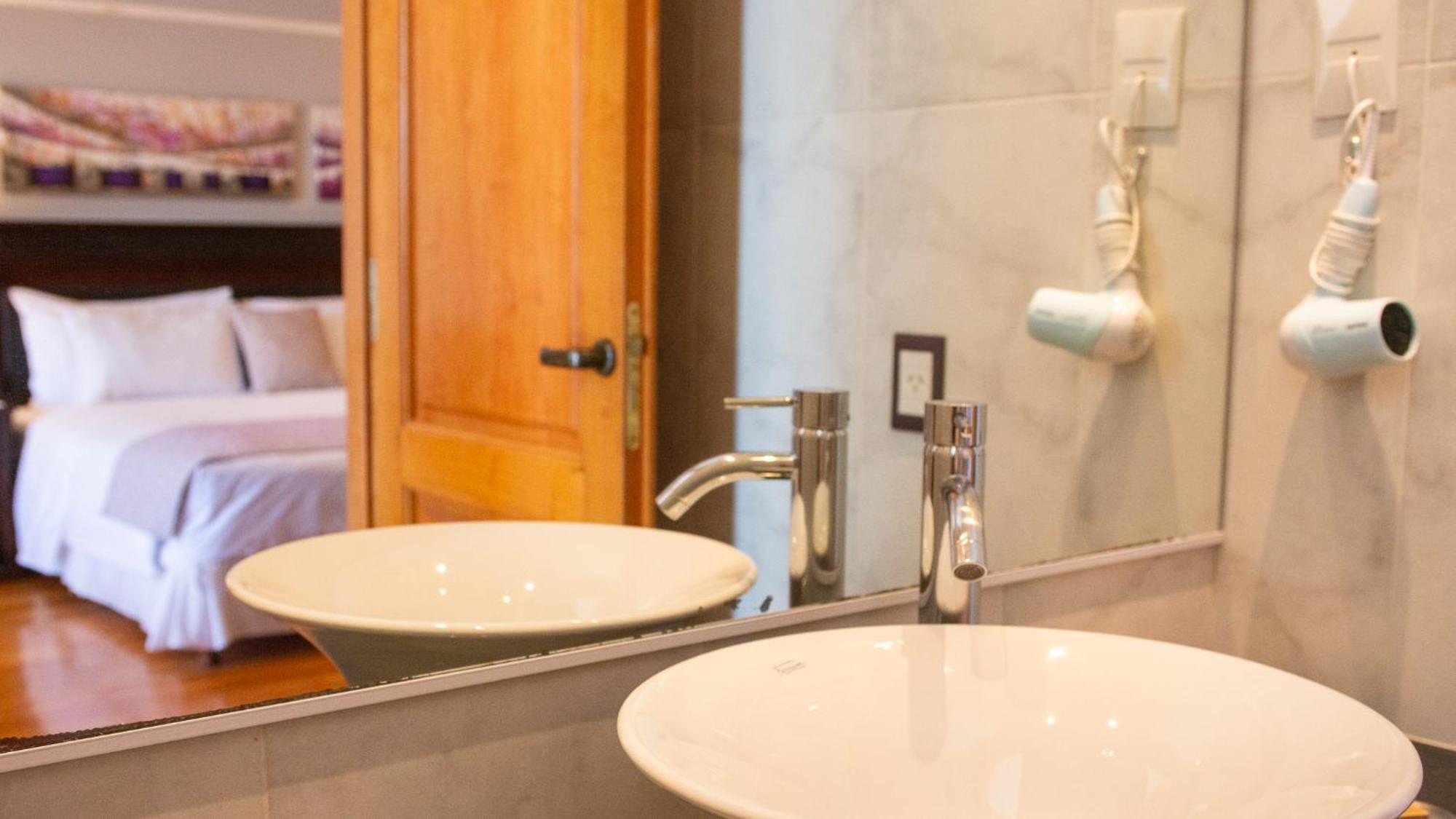 Alma Del Lago Suites & Spa Bariloche Buitenkant foto Bathroom