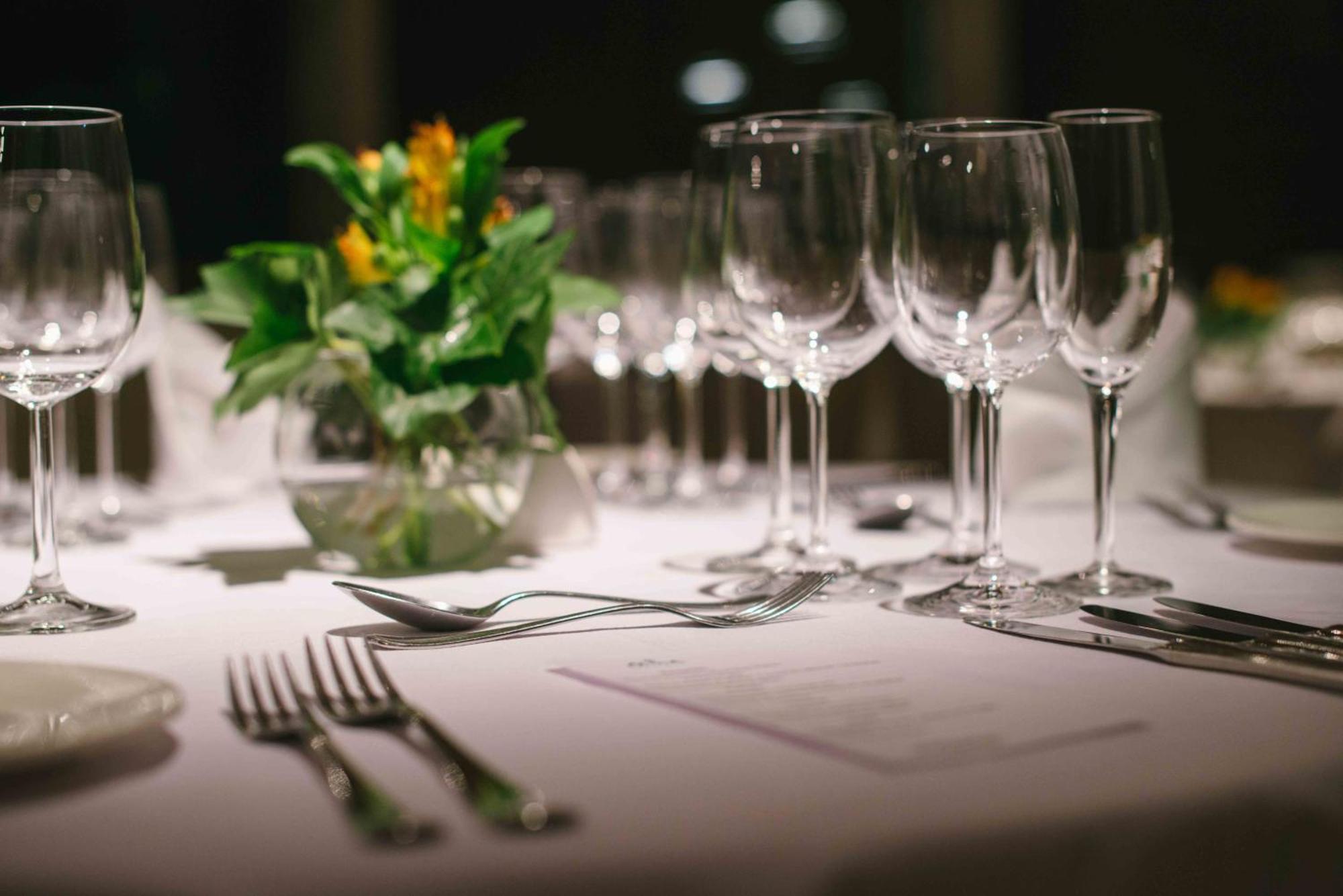 Alma Del Lago Suites & Spa Bariloche Buitenkant foto Wine glasses at a wine tasting