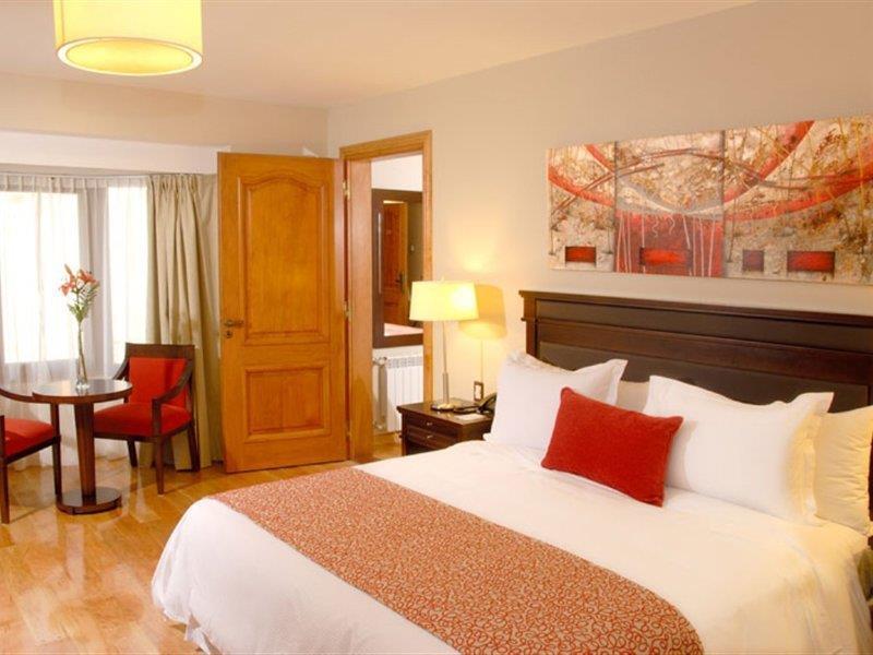 Alma Del Lago Suites & Spa Bariloche Buitenkant foto A room at the hotel