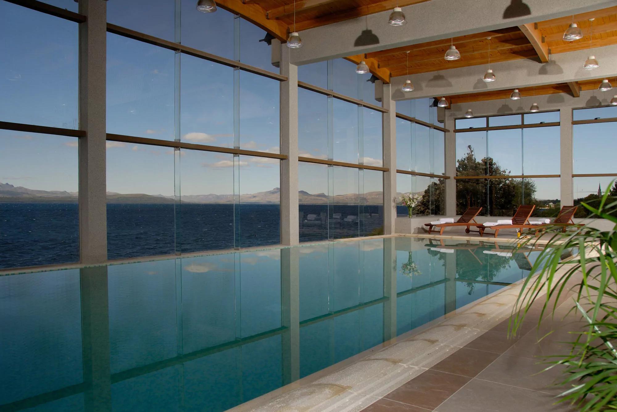 Alma Del Lago Suites & Spa Bariloche Buitenkant foto The pool at the hotel