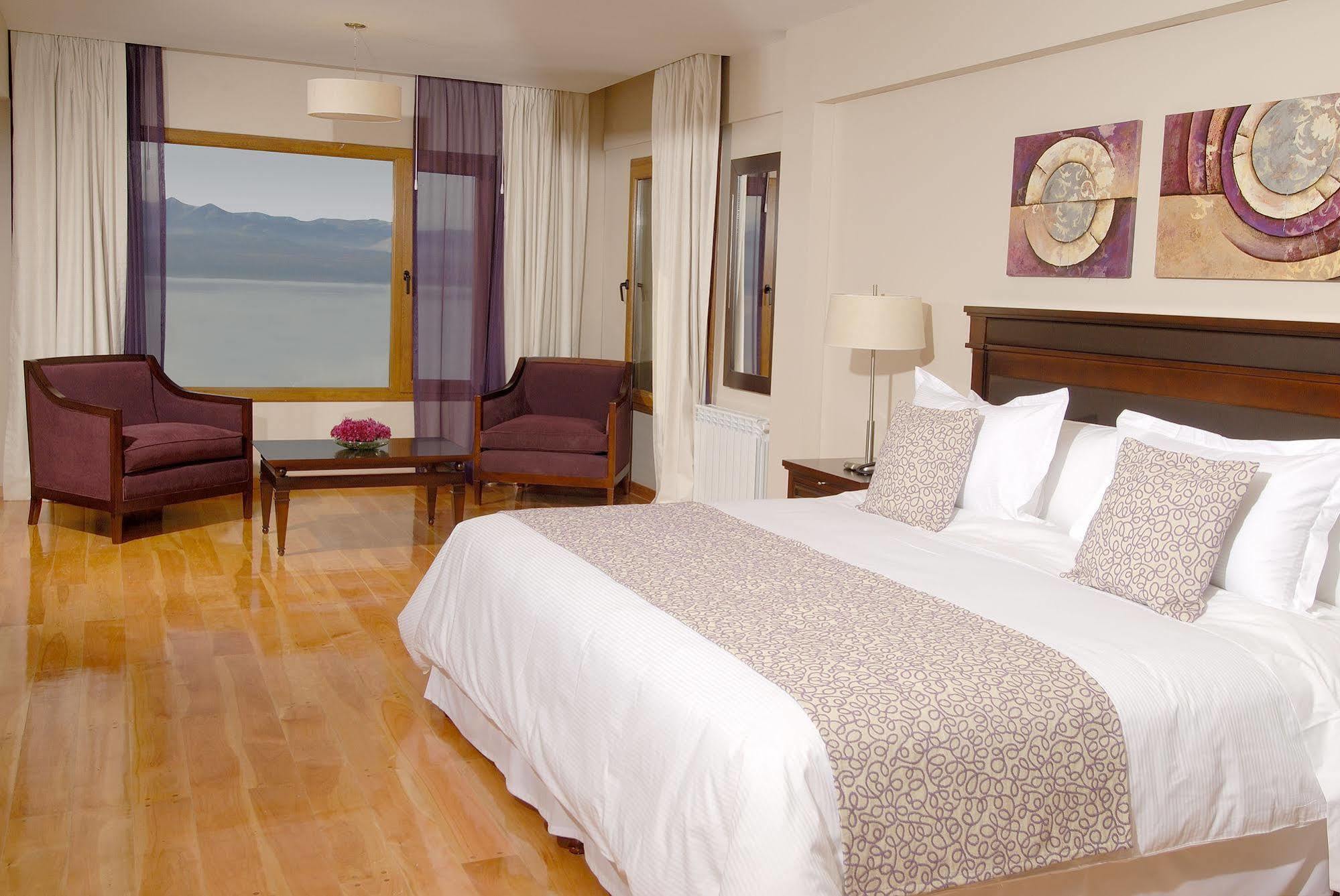 Alma Del Lago Suites & Spa Bariloche Buitenkant foto A bedroom at the hotel