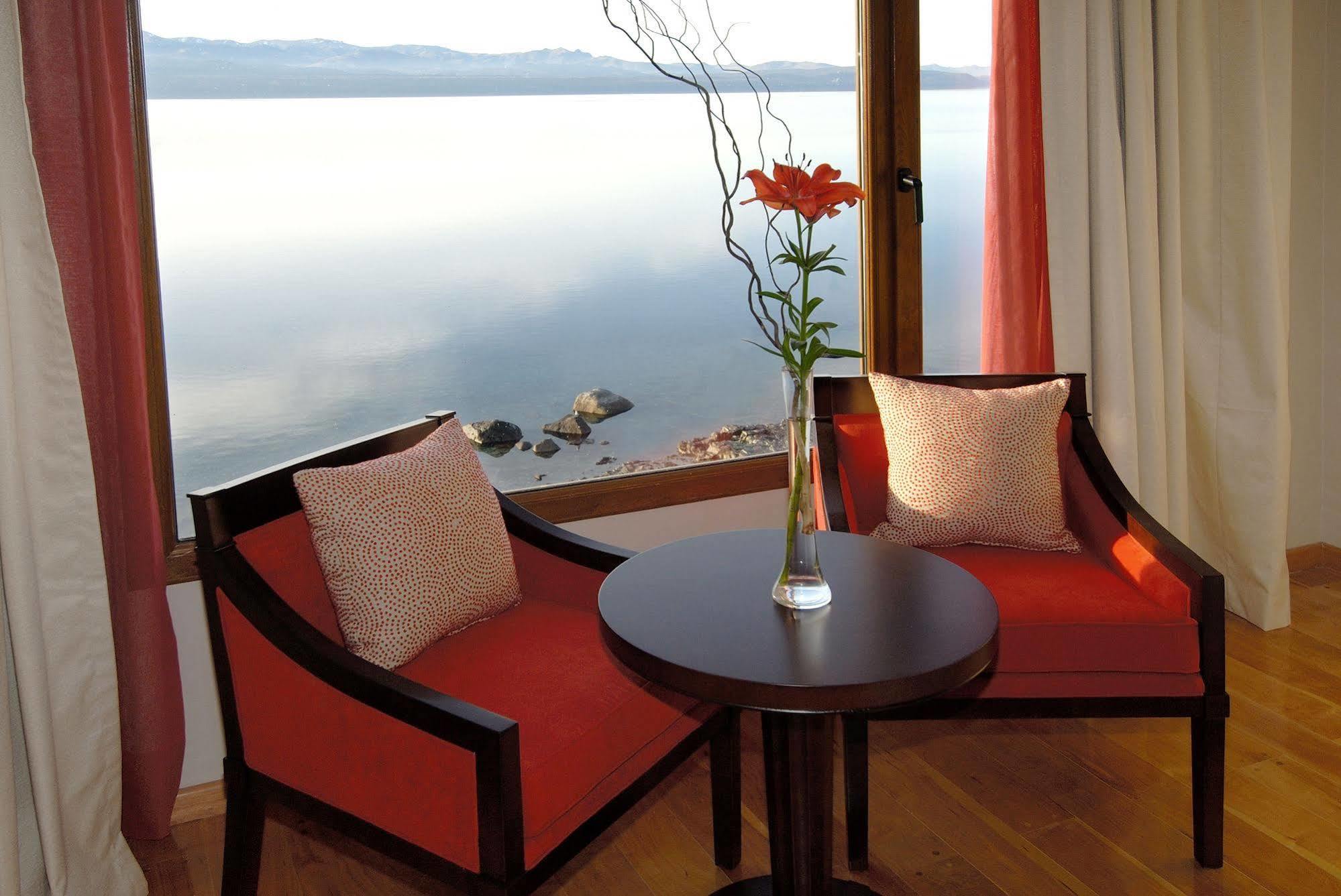Alma Del Lago Suites & Spa Bariloche Buitenkant foto A view from a suite at the resort