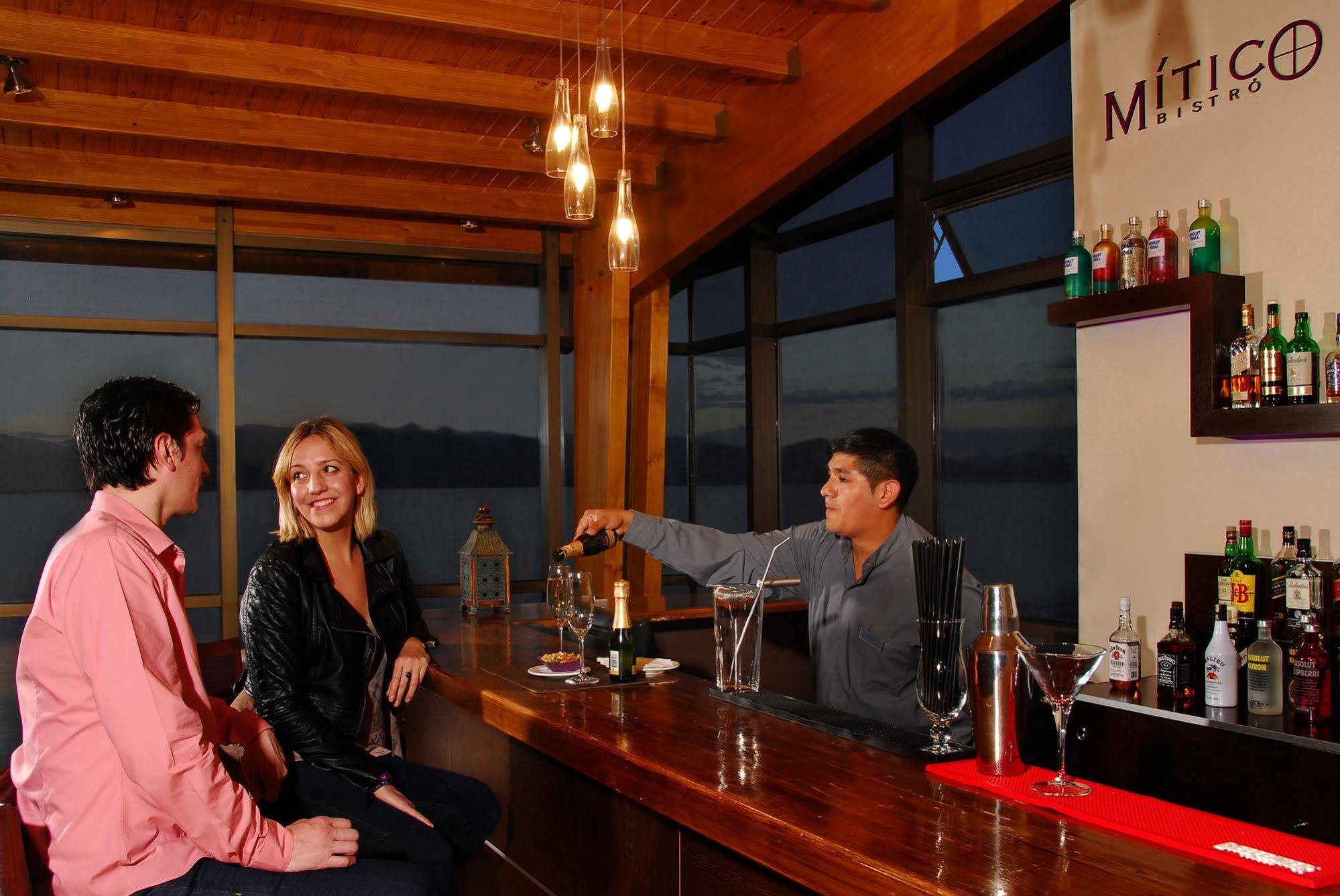 Alma Del Lago Suites & Spa Bariloche Buitenkant foto Mitico Restaurant