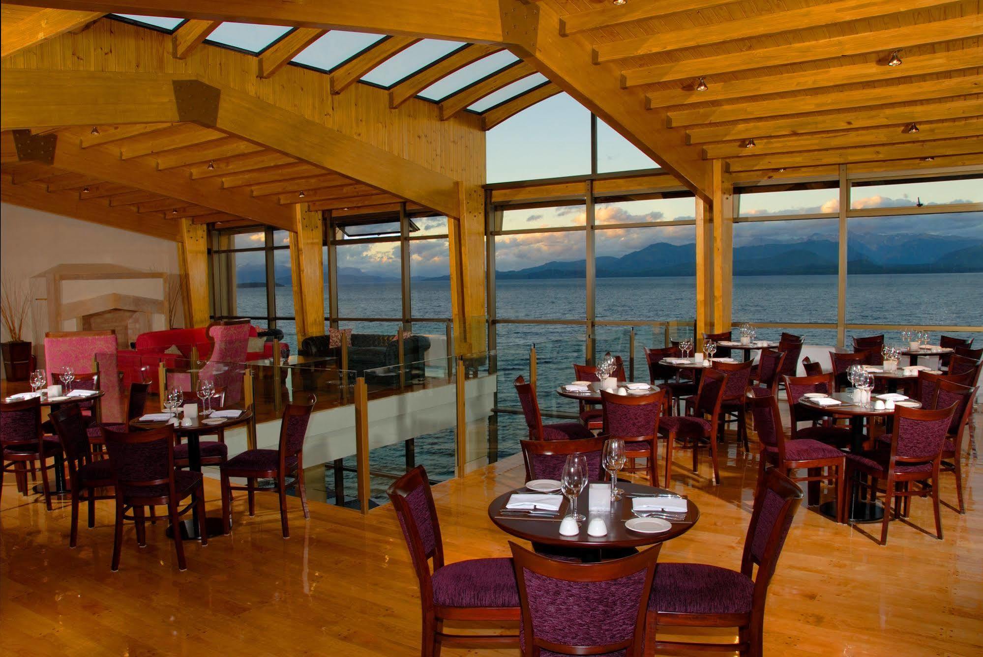 Alma Del Lago Suites & Spa Bariloche Buitenkant foto The restaurant at the Hotel