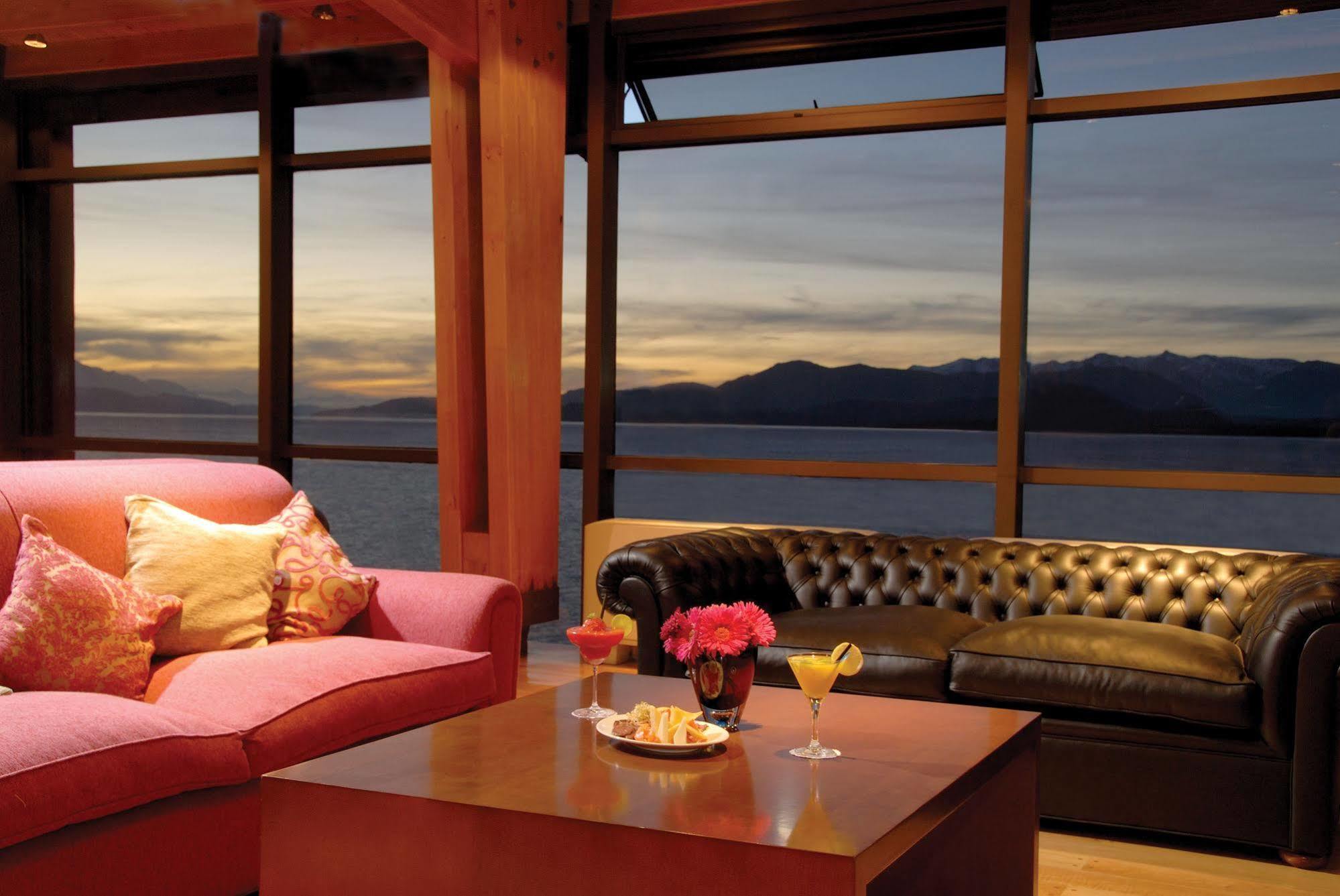 Alma Del Lago Suites & Spa Bariloche Buitenkant foto The Living Room at the Hotel